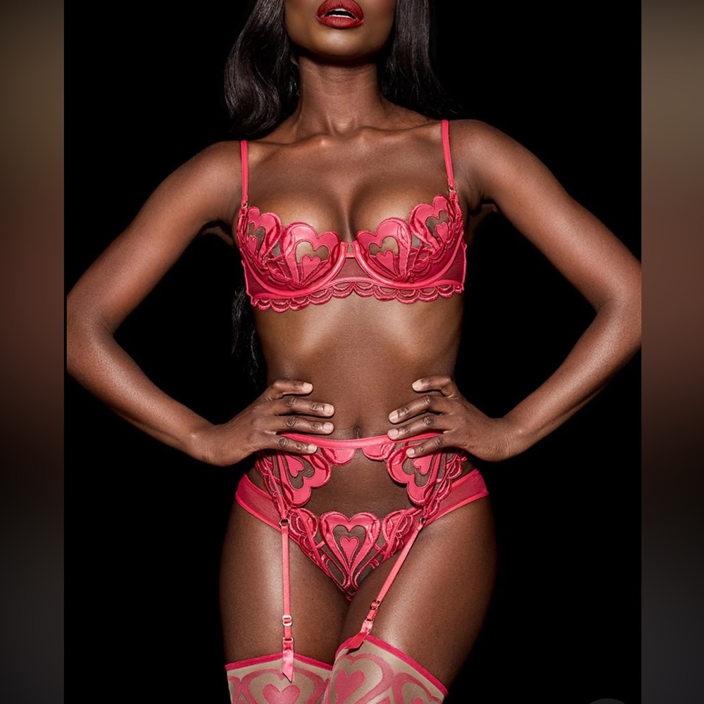 RED HEART
BRA - Picture 7 of 11